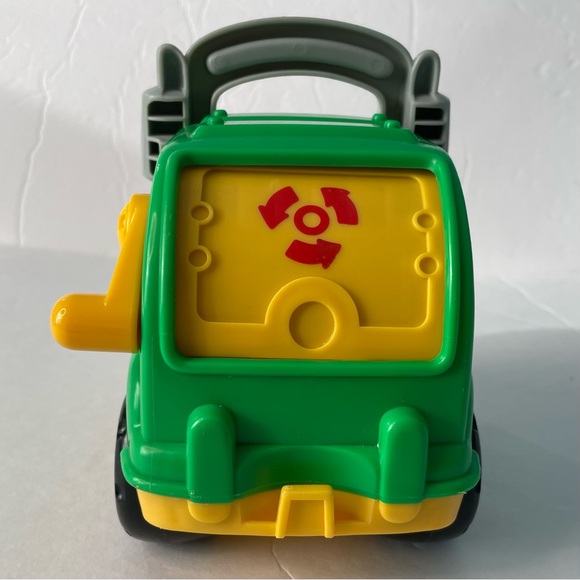 Y2K Fisher Price Mattel LITTLE PEOPLE
Recycle Trash Garbage Truck with sounds - Picture 5 of 16